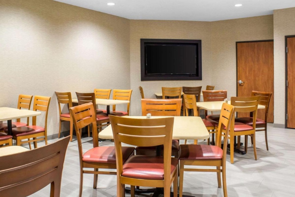 Econo Lodge Ankeny- Des Moines Image 17