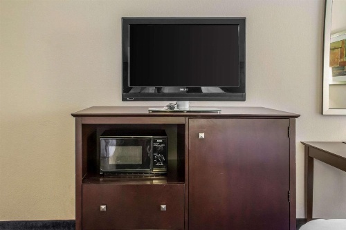 Econo Lodge Ankeny- Des Moines image 18